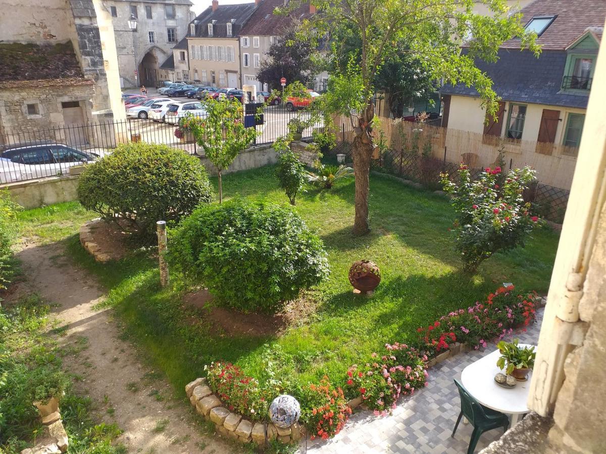 La Cour Du Chateau Ла-Шаріте Екстер'єр фото